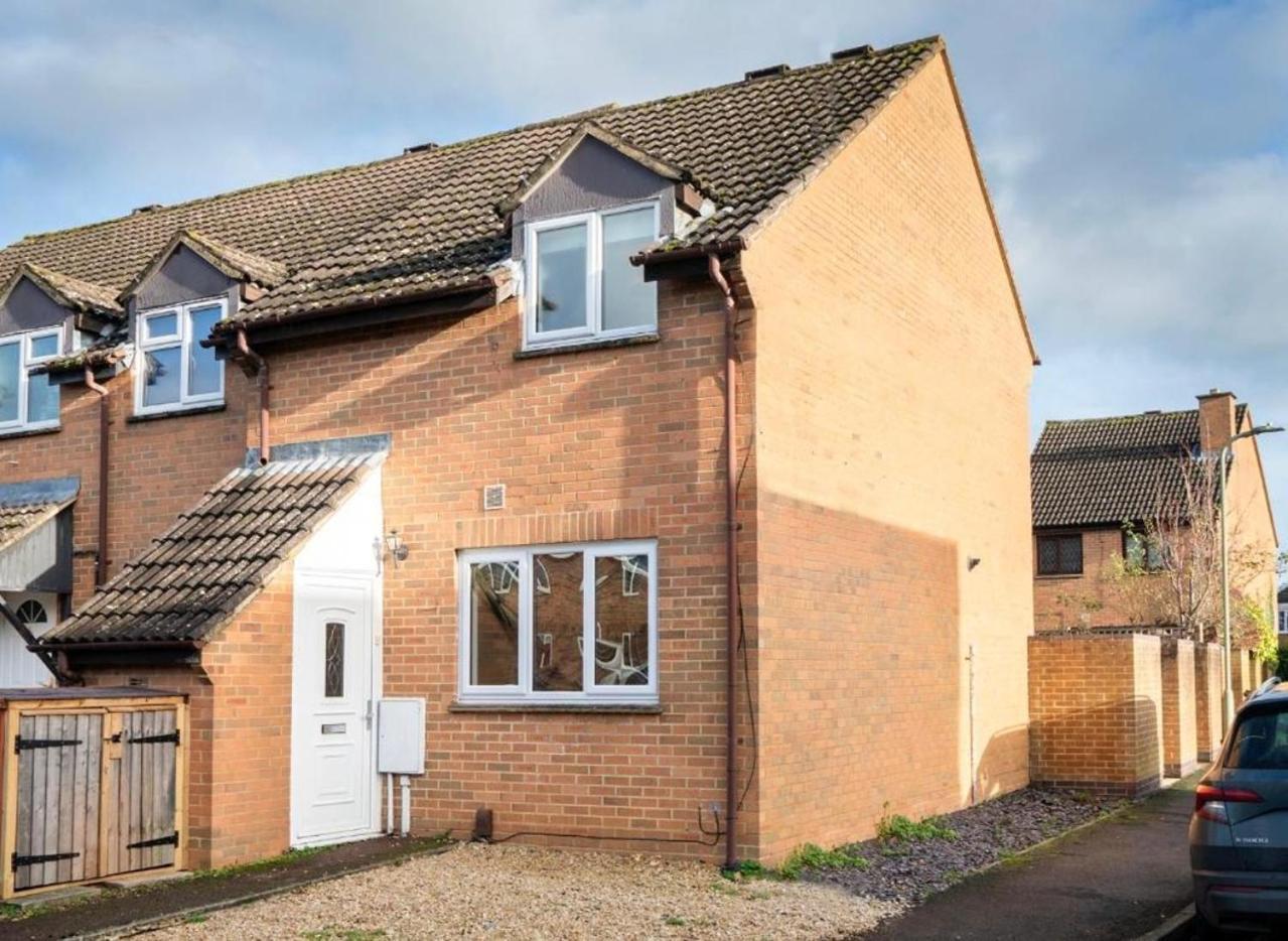Modern 2 Bed House Close To Village Centre Kidlington Kültér fotó